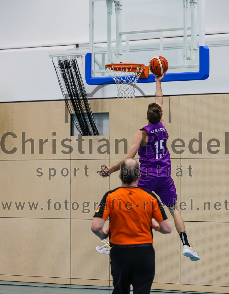 2022-05-01_002_TSV_Vaterstetten_gegen_DJK_Traunstein | Vaterstetten, Deutschland, 01.05.2022:
Basketball, Aufstiegsrunde zur Bayernliga 2021 / 2022, 5. Spieltag, TSV Vaterstetten gegen DJK Traunstein, Endergebnis: 87:79

Maximilian Hoernes (DJK Traunstein, #15)

Foto: Christian Riedel / fotografie-riedel.net