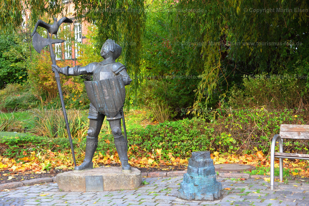 Horneburg_ELS_759391348a | Horneburg - Aufnahmedatum: 29.10.2010, Aufnahmehöhe:  m, Koordinaten:  - , Bildgröße: 4256 x  2832 Pixel - Copyright 2010 by Martin Elsen, Kontakt: Tel.: +49 157 74581206, E-Mail: info@schoenes-foto.deSchlagwörter: - Realisiert mit Pictrs.com