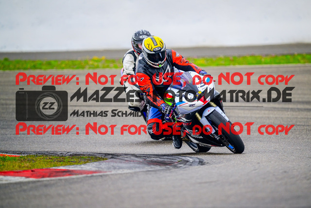 MaZZes_FotoMatrix_240717_6007705_3767 | GELB