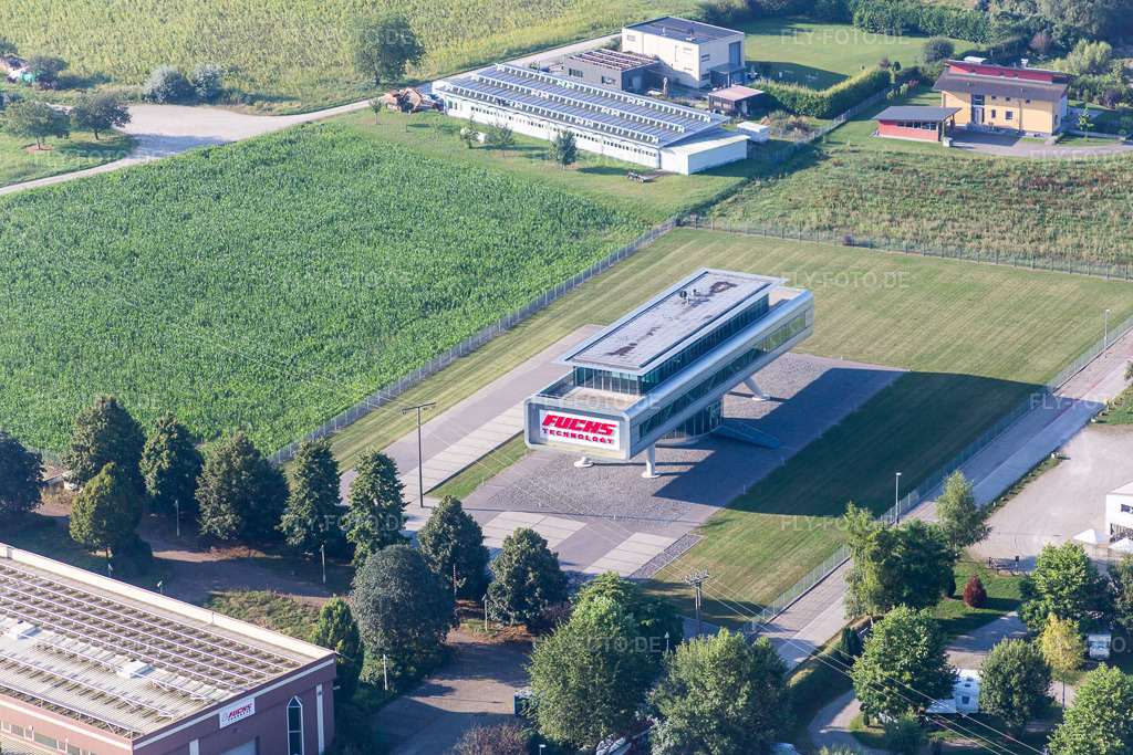 Luftbild: Modernes Gebäude auf Stelzen der Stadtverwaltung der Gemeinde Meißenheim in Meißenheim im Bundesland Baden-Württemberg in Deutschland. Foto: IMG_093203.jpg vom 16.08.2016 durch Werner Riehm/FLY-FOTO.de