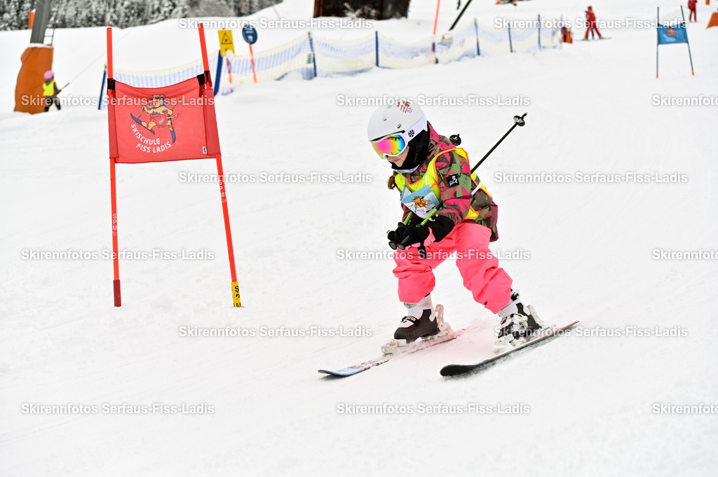 SRF_20.02.2026_0768 | Skirennfotos,Serfaus,Fiss,Ladis,Kinderskirennen,Winter,Tirol,Oberland,skirace,SFL,feelfree,weil wir's genießen,ski,Ski,skifahren,Sonnenplateau, - Realisiert mit Pictrs.com
