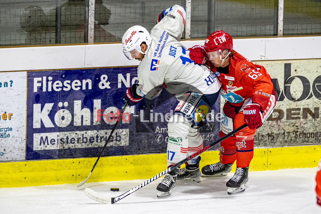 EC Peiting vs Heilbronner Falken | Eishockey Oberliga Süd 2023/2024, EC Peiting vs Heilbronner Falken,
Duell zwischen Robin JUST (HNF 17) und Alexander BIBERGER (ECP 65),
2023-10-06 in Peiting (Eisstadion)
17 Robin JUST (HNF 17), 65 Alexander BIBERGER (ECP 65)
Copyright: WolfgangxLindner foto-lindner.de