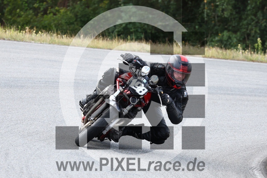 0198-20240803_02578 | Schöne Erinnerungen an spannende Momente - das festzuhalten ist unser Job. PIXELrace.de ist seit 2003 auf den Rennstrecken Europas unterwegs um die Action draußen beim Fahren und die wunderbare Stimmung imm Fahrerlager für euch einzufangen.