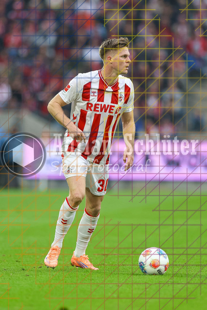 1. FC Köln vs FC Augsburg - 1. Bundesliga  | Köln, Deutschland, 18.10.25:   Marius Bülter (1. FC Köln) in Aktion am Ball, Einzelaktion waehrend des Spiels der 1. Bundesliga zwischen  1. FC Köln vs FC Augsburg im RheinEnergieStadion(Foto von Brauer-Fotoagentur / Adrian Schlueter)