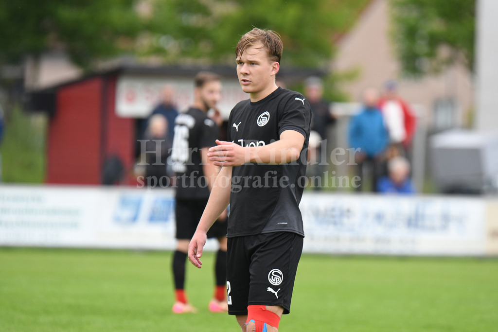 SpVgg Plattling : FC Ergolding | Sebastian Niedermayer (SpVgg Plattling) - Realisiert mit Pictrs.com