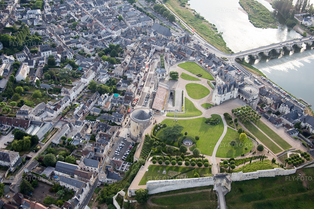 Aerial view: View of the town in Amboise in the state Indre et Loire, France.Photo: IMG_082392.jpg taken on 06/20/2015 by Werner Riehm/FLY-FOTO.comResolution of the original: 5472 x 3648 px