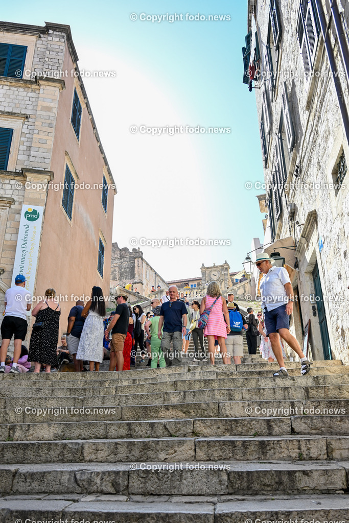 Kroatien_ Dubrovnik_ 11.10.2023-209 | 11.10.2023, Kroatien, HRV, Dubrovnik im Bild Gastronomie, Tourismus, Touristen, Sehenswuerdigkeiten, Stadtansichten



eine Stadt im suedlichen Kroatien an der Adriakueste in der Gespannschaft Dubrovnik-Nereveta. Die Altstadt wurde im Jahr 1979 von der UNESCO in die Liste des Weltkulturerbes aufgenommen.