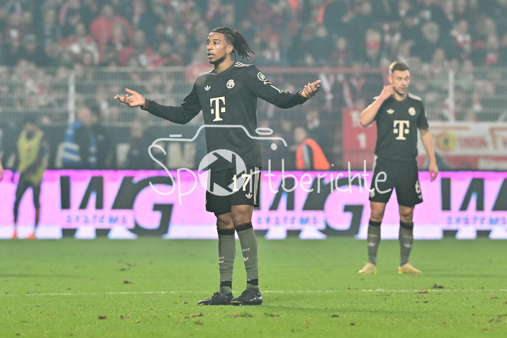 1. FC Union Berlin - FC Bayern München | Berlin, DEUTSCHLAND - 8. NOVEMBER: im Bild ein enttäuschter Michael OLISE (FC Bayern Munich 17) während dem Bundesligamatch zwischen dem 1. FC Union Berlin und dem FC Bayern München am 10. Spieltag im Stadion an der alten Försterei am 8. November 2025 in Berlin, Germany / DFL REGULATIONS PROHIBIT ANY USE OF PHOTOGRAPHS AS IMAGE SEQUENCES AND/OR QUASI-VIDEO