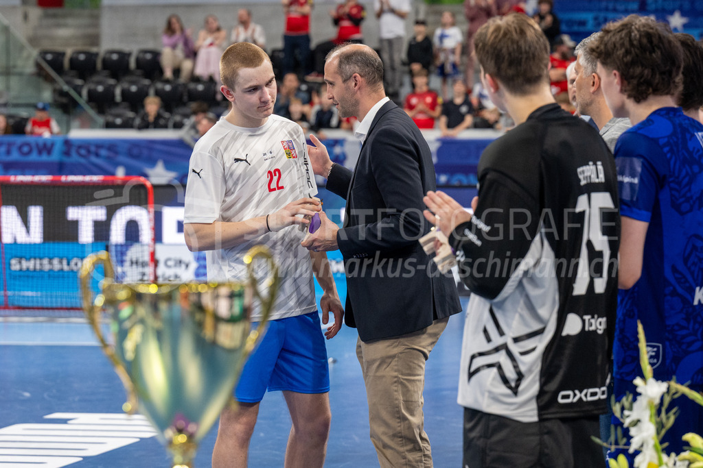 2025 Men's U19 WFC - Finland v Czechia | Mikeš Motejzík (#22, Czechia) being elected into the all start team during 2025 Men's U19 WFC, Switzerland: 04.05.2025, Zürich, Swiss Life Arena.Event page: <a href="https://www.u19wfc2025.ch/">www.u19wfc2025.ch</a>Credit: Markus Aeschimann, <a href="https://markus-aeschimann.ch">markus-aeschimann.ch</a>Instagram: <a href="https://instagram.com/sportfotografie.aeschimann">@sportfotografie.aeschimann</a> - Realisiert mit Pictrs.com