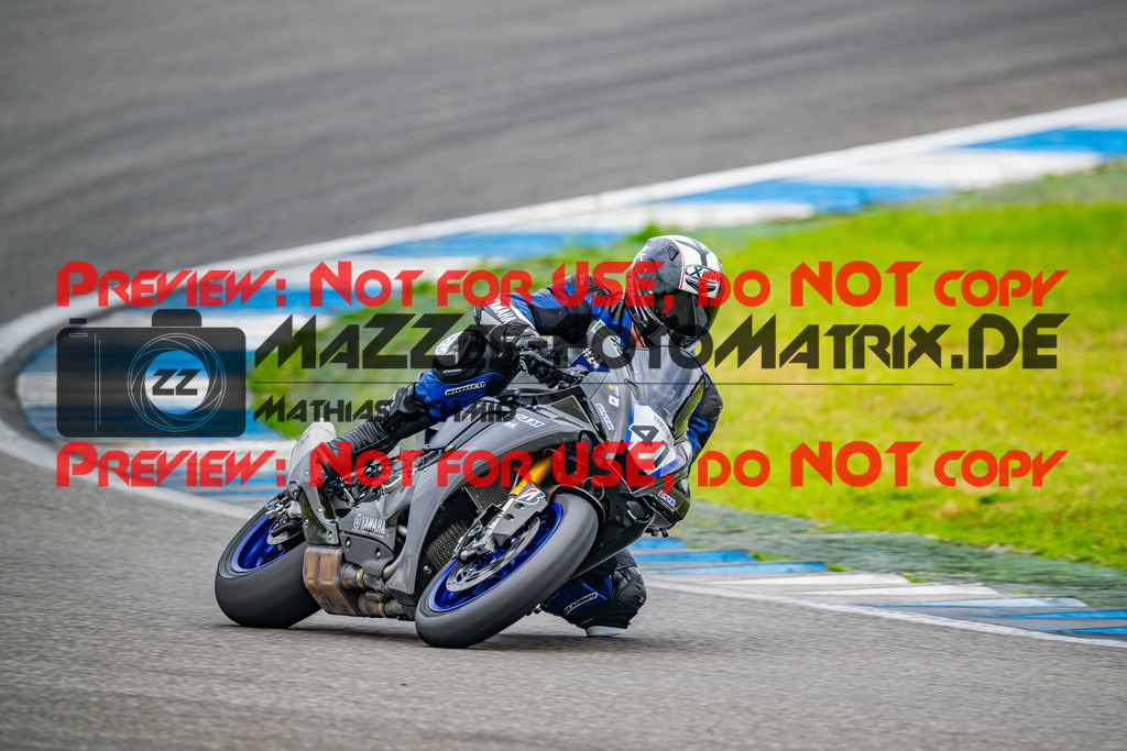 MaZZes_FotoMatrix_240701_6007705_6255 | WEISS