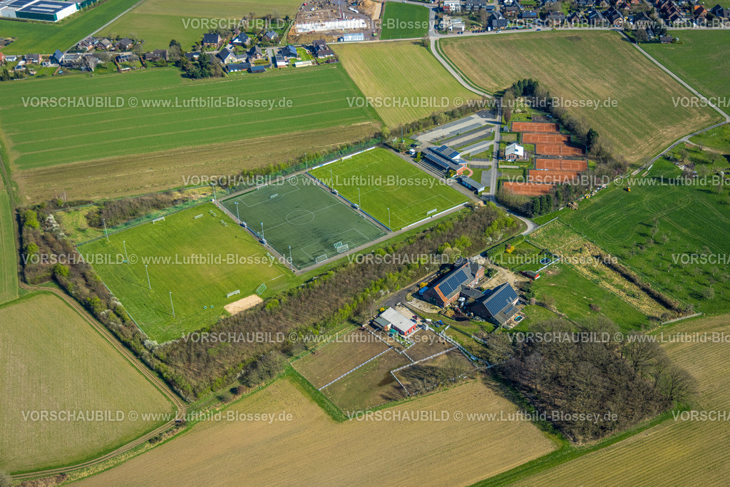 Hamminkeln240311353 | Luftbild, Sparkassen Sportpark, Roßmühle, Fußballstadion Hamminkelner S.V. 1920/46 Tribune mit Solardach, und Tennisplätze Hamminkelner Tennisclub 1975 e.V., Hamminkeln, Nordrhein-Westfalen, Deutschland