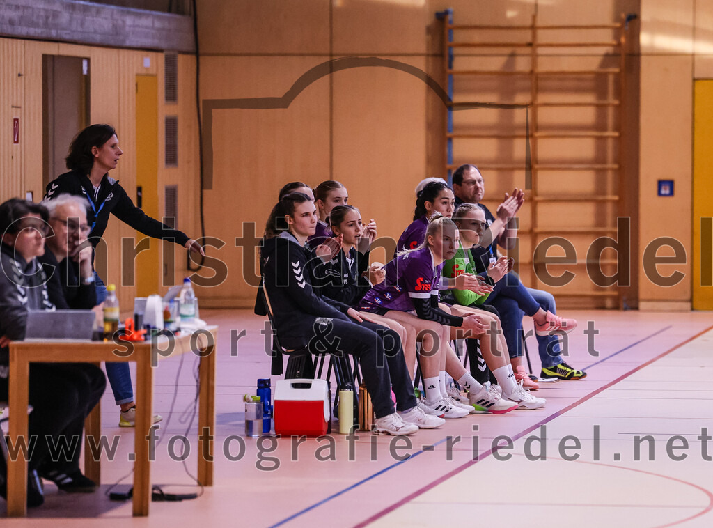 2025-02-22_043_SpVgg_Altenerding_gegen_TG_Landshut | Erding, Deutschland, 22.02.2025:Handball, Bezirksoberliga Frauen Altbayern 2024 / 2024, 15. Spieltag, SpVgg Altenerding gegen TG Landshut, Endergebnis: 25:22Lena Popp (SpVgg Altenerding, #3)Foto: Christian Riedel / fotografie-riedel.net