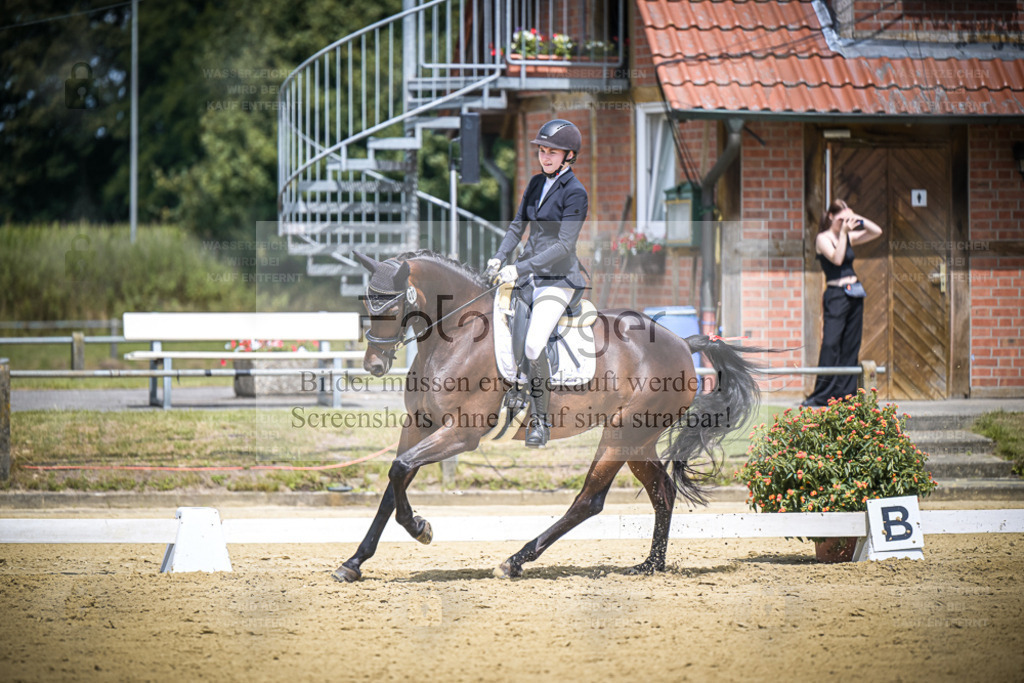 DOS_2289 | Entdecke hochwertige Reitturnierfotos von Foto Oger. Professionell, emotional und authentisch – jetzt Lieblingsmomente im Shop bestellen. - Realisiert mit Pictrs.com