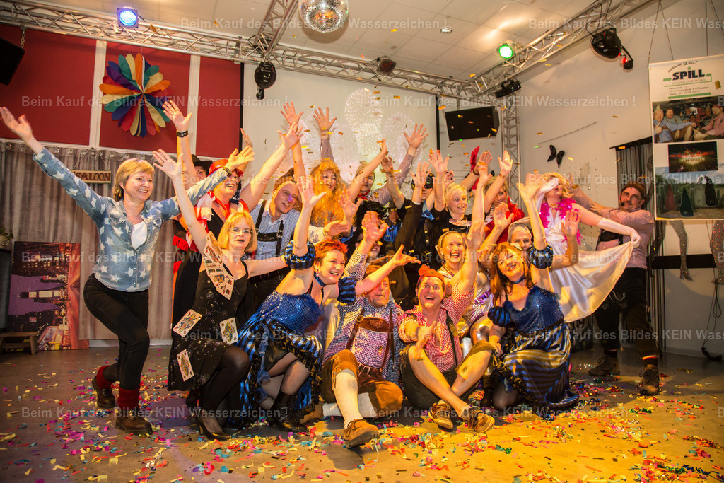 Karneval NDL-4797 | Über viele Jahre gehörten Karnevalsveranstaltungen zu meinen festen Aufträgen. Ich filmte Prunksitzungen, Umzüge und Vereinsveranstaltungen und hielt die schönsten Momente für die Karnevalsgesellschaften fest. Damals war das etwas Besonderes, denn nur wenige Menschen verfügten über die Technik und das Know-how, solche Veranstaltungen professionell aufzuzeichnen.---Heute ist das ganz anders. Fast jeder Besucher hat ein Smartphone dabei und filmt die schönsten Momente selbst. Genau diese Veränderungen haben mich während meiner gesamten Selbstständigkeit begleitet. Immer wieder musste ich mich neu orientieren, neue Ideen entwickeln und neue fotografische Wege einschlagen.--- Jede technische Entwicklung hat mich dazu motiviert, neue Schwerpunkte zu setzen. Vom Hochzeitsfilmer über Veranstaltungsfotografie bis hin zur Luftbildfotografie – jede Veränderung war ein weiterer Schritt auf meinem ganz persönlichen Weg.---Vielleicht ist genau das eines der wichtigsten Geheimnisse einer langen Selbstständigkeit: offen bleiben, neugierig sein und den Mut haben, sich immer wieder neu zu erfinden. - Realisiert mit Pictrs.com