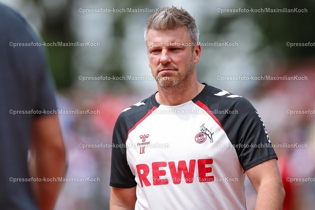 1FC12072501209 | 12.07.2025, Fußball, SV Bergisch Gladbach 09 - 1. FC Köln, Testspiel, BELKAW-Arena, Saison 2025 2026: Cheftrainer Lukas Kwasniok (1.FC Koeln) DFB regulations prohibit any use of photographs as image sequences and or quasi-video.