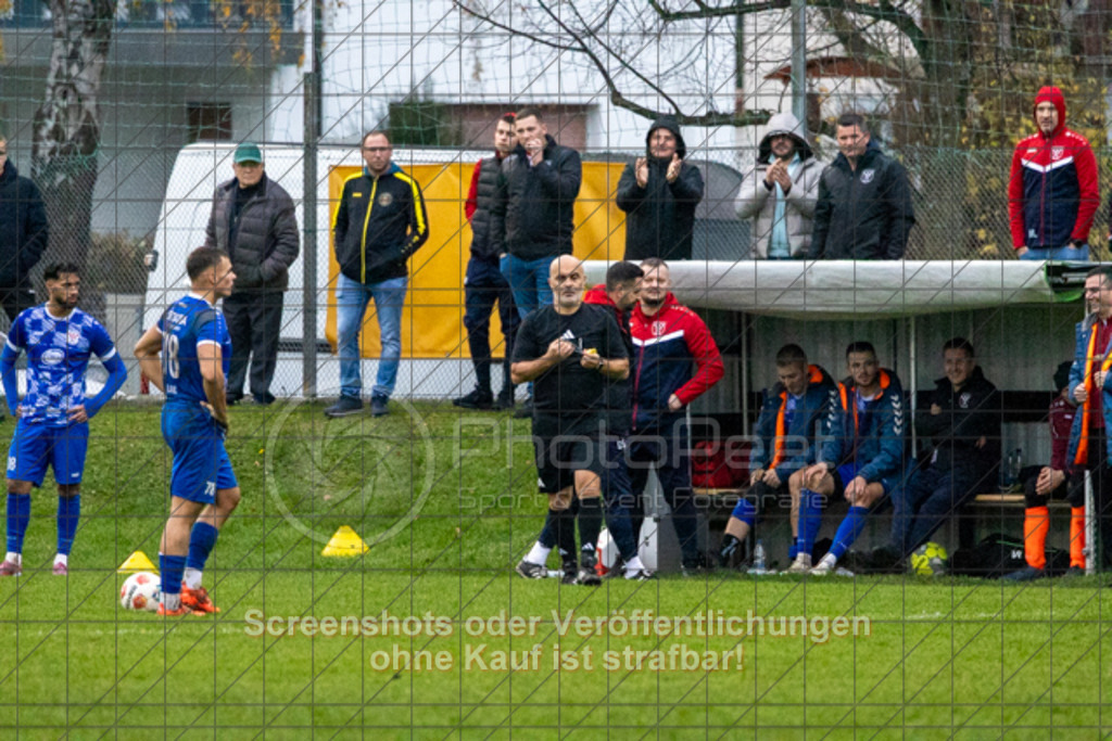 20251116_160515_1556 | #,KSG Eislingen (grün) vs. Croatia 2012 Geislingen (blau), Fussball, Kreisliga A3 - Bezirk Neckar/Fils, 13. Spieltag, Saison 2025/2026, Rasensportplatz KSG, Albstraße 69, 73054 Eislingen, 16.11.2025 - 14:30 Uhr,Foto: PhotoPeet-Sportfotografie/Peter Harich