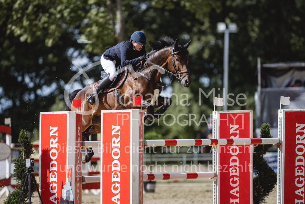 230826_Delbrueck_Youngster-M-531 | Deine schönsten Turniermomente als professionelle Fotos! Entdecke hochwertige Pferdesport-Fotografie im Online-Shop. Jetzt Fotos finden & bestellen!