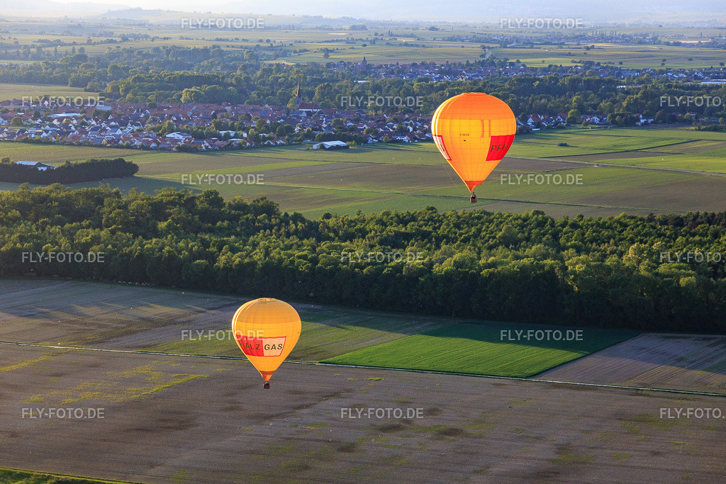 Pfalzgas Zwillingsballone | Luftbild: Pfalzgas Zwillingsballone in Steinweiler im Bundesland Rheinland-Pfalz in Deutschland. Foto: IMG_114151.jpg vom 23.05.2019 durch Werner Riehm/FLY-FOTO.de - Realisiert mit Pictrs.com