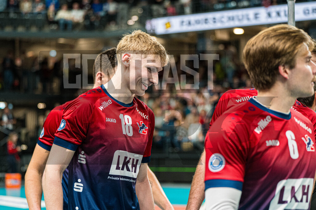 Volleyball I Herren I Saison 2025/2026 I Volleyball Bundesliga I 4. Spieltag I SVG Lüneburg - Energiequelle Netzhoppers KW | Axel Valdemar Juul Larsen (18, SVG Lüneburg) - Realisiert mit Pictrs.com