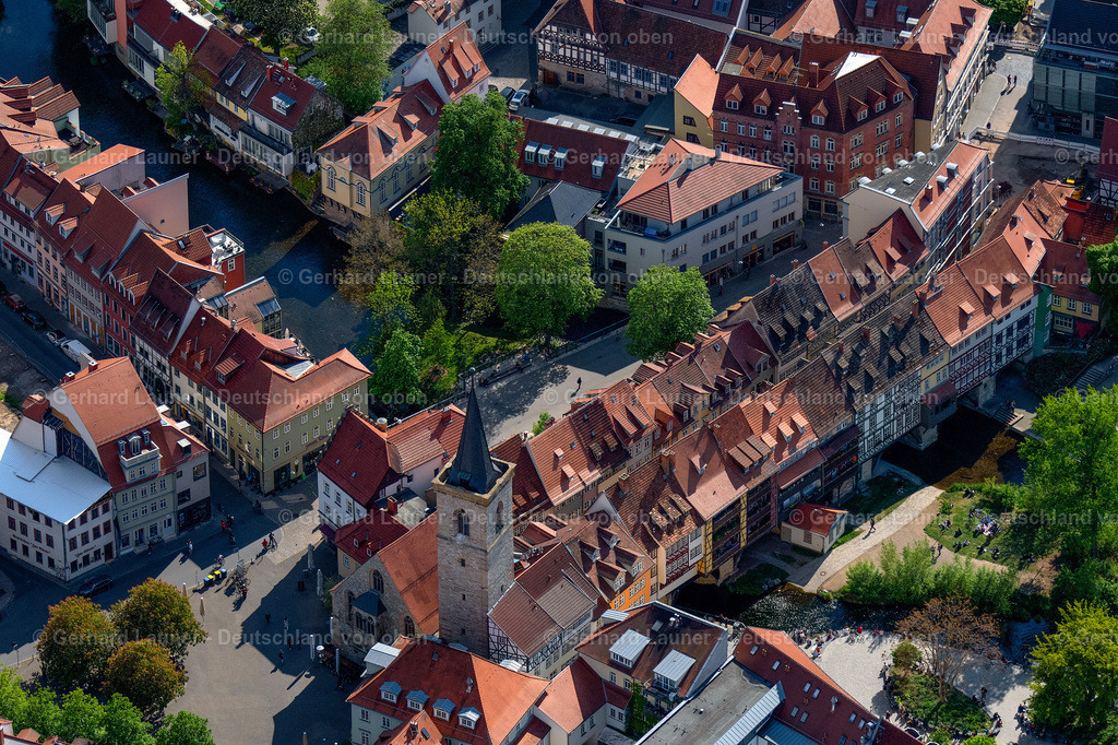 4025669 | ERFURT 06.05.2020 Historische Alte Brücke " Krämerbrücke Erfurt " über die Gera im Ortsteil Altstadt in Erfurt im Bundesland Thüringen, Deutschland. Weiterführende Informationen bei: Landeshauptstadt Erfurt. // Historic Old Bridge " Kraemerbruecke Erfurt " across Gera in the district Altstadt in Erfurt in the state Thuringia, Germany. Further information at: Landeshauptstadt Erfurt. Foto: Gerhard Launer