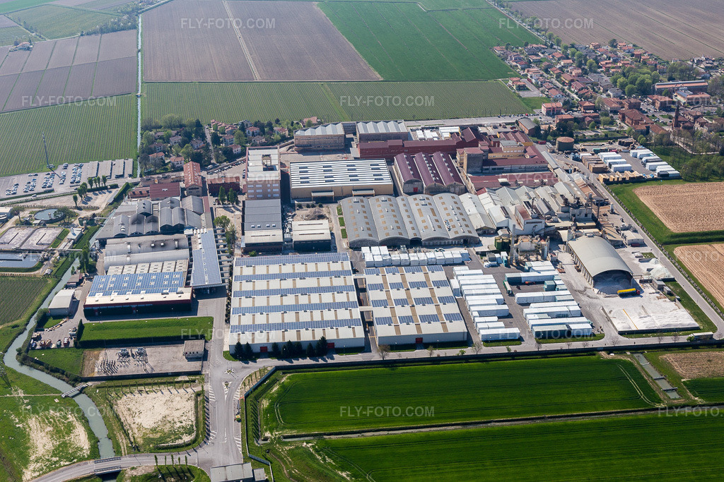 Aerial view: Werksgelände der Glasfabrik Zignago Vetro di Portogruaro in the district Villanova Santa Margherita in Fossalta in the state Veneto, Italy.Photo: IMG_098154.jpg taken on 04/03/2017 by Werner Riehm/FLY-FOTO.comResolution of the original: 5472 x 3648 px