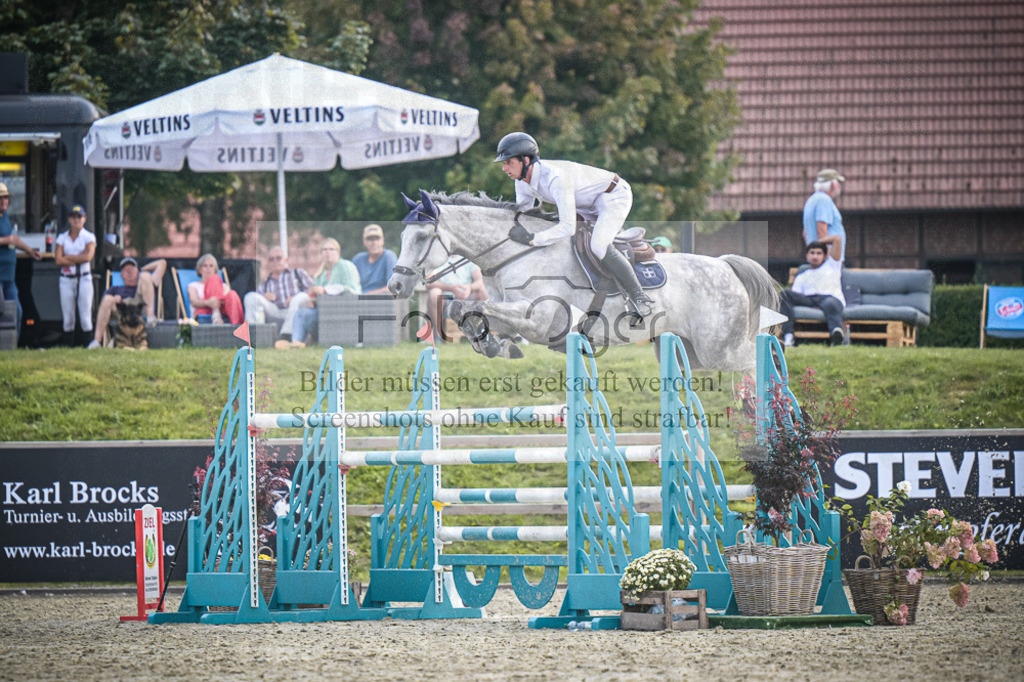 DOS_3763 | Entdecke hochwertige Reitturnierfotos von Foto Oger. Professionell, emotional und authentisch – jetzt Lieblingsmomente im Shop bestellen.Deutschlandweite Turnierfotografie. - Realisiert mit Pictrs.com