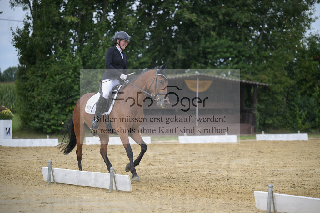 DOS_7363 | Entdecke hochwertige Reitturnierfotos von Foto Oger. Professionell, emotional und authentisch – jetzt Lieblingsmomente im Shop bestellen.Deutschlandweite Turnierfotografie. - Realisiert mit Pictrs.com
