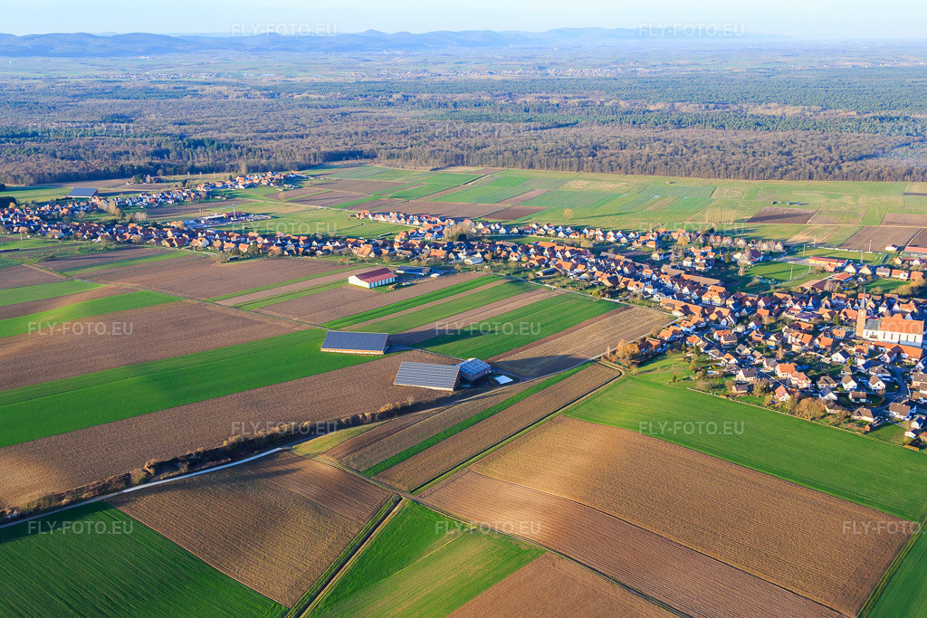 Vue aérienne: Vue de la ville depuis le sud à Schleithal dans le département Bas Rhin, France – .Photo: IMG_086008.jpg prise le 06/02/2016 par Werner Riehm/FLY-FOTO.eu – Résolution de l'original: 5147 x 3431 px
