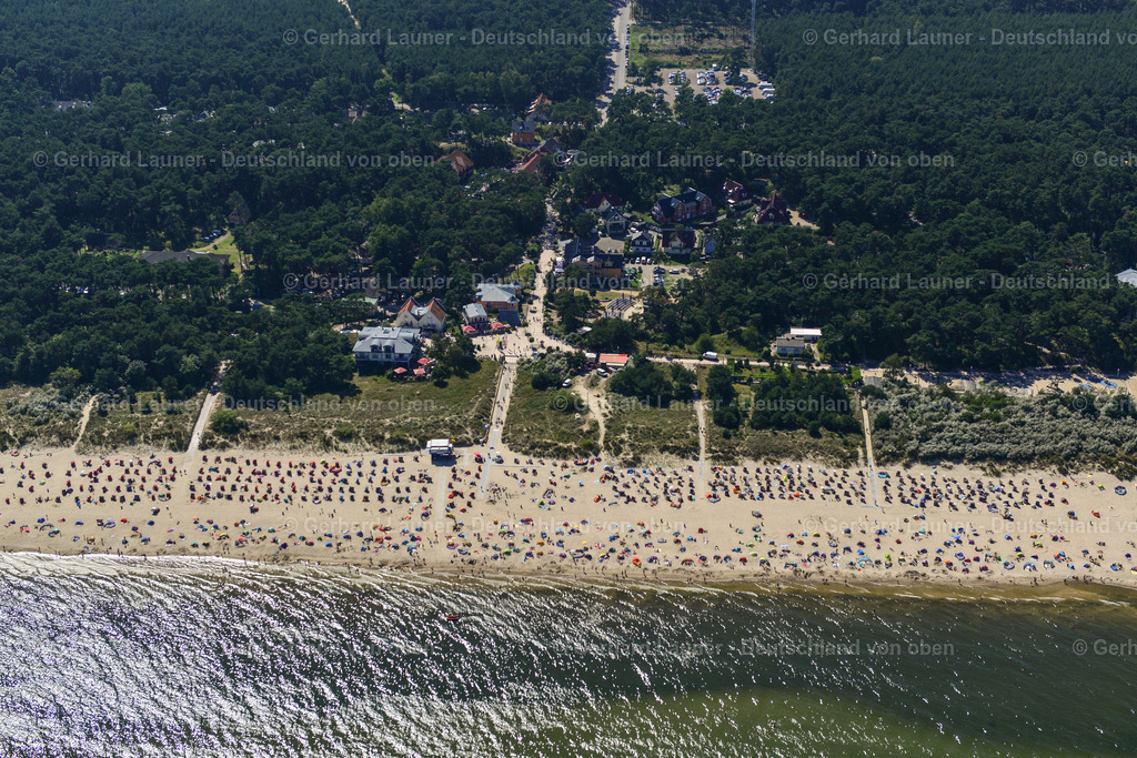 3637739 | ZINNOWITZ 25.08.2016 Strandkorb- Reihen am Sand- Strand im Küstenbereich der Ostsee an der Straße Strandpromenade in Zinnowitz im Bundesland Mecklenburg-Vorpommern. Weiterführende Informationen bei: Kurverwaltung des Ostseebades Zinnowitz. // Beach chair on the sandy beach ranks in the coastal area the Baltic Sea on street Strandpromenade in Zinnowitz in the state Mecklenburg - Western Pomerania. Further information at: Kurverwaltung des Ostseebades Zinnowitz. Foto: Gerhard Launer