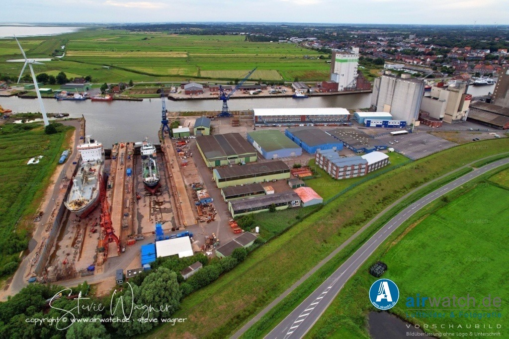 HDR - Husumer Dock und Reparatur GmbH & Co. KG | Entdecken Sie atemberaubende Luftbilder und Fotografien auf airwatch.de - Tauchen Sie ein in eine Welt voller faszinierender Aufnahmen aus der Vogelperspektive.