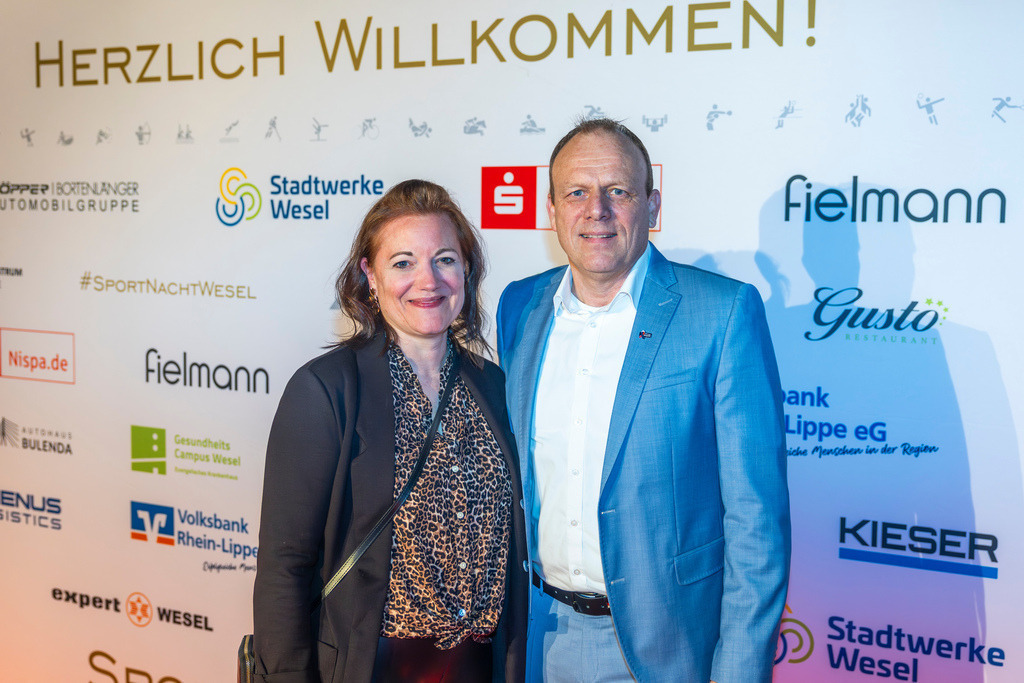 top-top.de 260306-268 | Foto, Video, Fotografie, Videografie, Fotobox, DJ, Discjockey, Musik, Musikbox, Veranstaltung, Photobooth, Amazon, Ebay, Buchtipp, Bestseller, Autor, Verlag, Buch, Wesel, Hamminkeln, NRW, Dinslaken, Rees, Drohne, Hochzeit, Party, Fotobox, Wesel, Fotograf