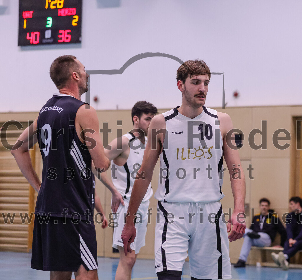 2026-01-31_048_TSV_Vaterstetten_gegen_TS_Herzogenaurach | Vaterstetten, Deutschland, 31.01.2026:Basketball, 2. Regionalliga Süd 2025 / 2026, 14. Spieltag, TSV Vaterstetten gegen TS Herzogenaurach, Endergebnis: 71:70Finn Liebig (TSV Vaterstetten, #10)Foto: Christian Riedel / fotografie-riedel.net