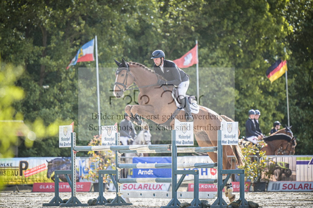 DOS_9793 | Entdecke hochwertige Reitturnierfotos von Foto Oger. Professionell, emotional und authentisch – jetzt Lieblingsmomente im Shop bestellen.Deutschlandweite Turnierfotografie. - Realisiert mit Pictrs.com