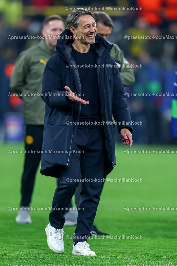 UCL01102501137 | 01.10.2025, Fußball, UEFA Champions League, Borussia Dortmund - Athletic Club Bilbao, BVB Stadion, 2. Spieltag, Saison 2025 2026: Abschlussjubel nach dem 4:1 Sieg des BVB gegen Bilbao.  Cheftrainer Niko Kovac (BVB #hc) sichtlich gut gelaunt. Regulations prohibit any use of photographs as image sequences and or quasi-video.