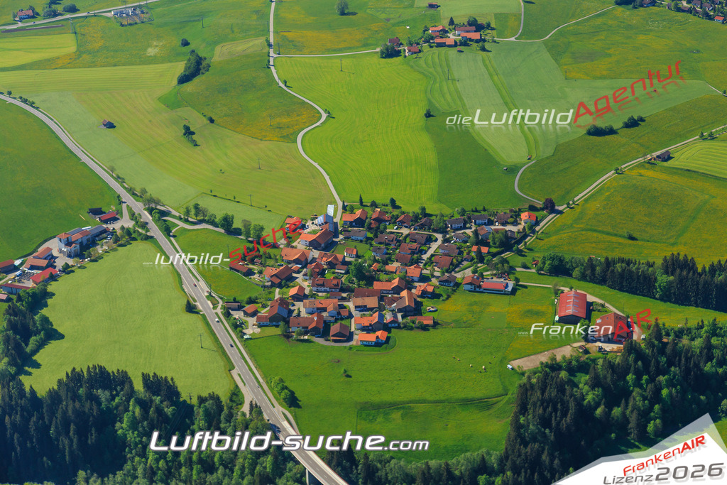 Luftbild von Gschwend Nesselwang - Luftaufnahme wurde 2015 von https://frankenair.de mittels Flugzeug (keine Drohne) erstellt - die Geschenkidee