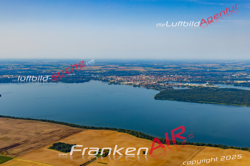 Schweriner See Schwerin Bild- Das Luftbild wurde 2025 vom UL-Flugzeug heraus erstellt ( keine Drohne bzw. Drohnenaufnahme ) - Hochauflösende Luftaufnahme -Nicht vergleichbar mit Google Maps oder Satelittenbilder- Die Geschenkidee !Mit Lizenz und Bildrechte bestellbar - CC