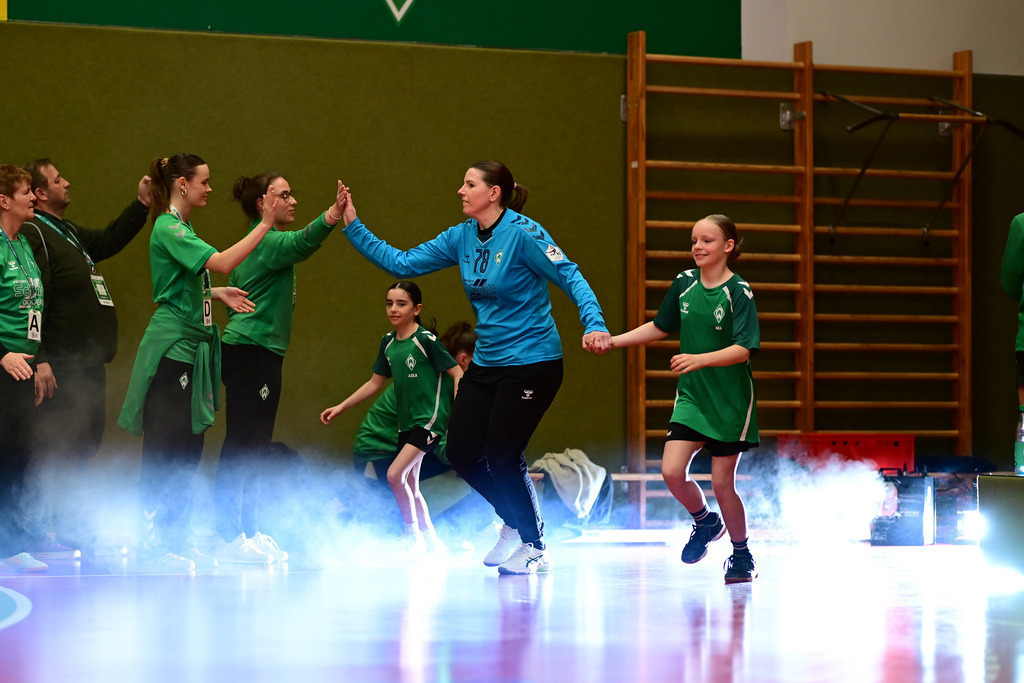 Handball I Frauen I Saison 2024-2025 I 2. Bundesliga I 23. Spieltag I SV Werder Bremen - ESV 1927 Regensburg | Der Sportfotograf. - Realisiert mit Pictrs.com
