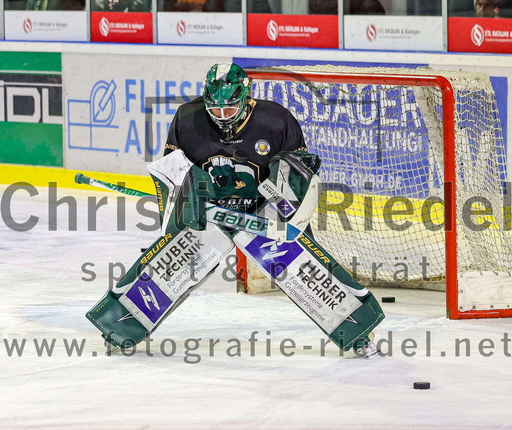 2025-11-30_027_TSV_Erding_gegen_EC_Peiting | Erding, Deutschland, 30.11.2025:Eishockey, Oberliga Süd 2025 / 2026, 22. Spieltag, TSV Erding gegen EC Peiting, Endergebnis: 5:1Torwart David Zabolotny (Erding Gladiators, #72)Foto: Christian Riedel / fotografie-riedel.net