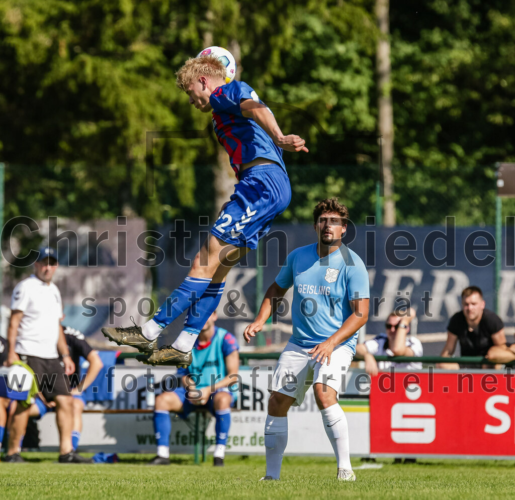 2023-09-16_095_FC_Langengeisling_gegen_TSV_Dorfen | Erding, Deutschland, 16.09.2023:
Fußball, Bezirksliga Oberbayern Ost 2023 / 2024, 9. Spieltag, FC Langengeisling gegen TSV Dorfen, Endergebnis: 3:1

Florian Sporrer (TSV Dorfen, #22), Florian Rupprecht (FC Langengeisling, #11)

Foto: Christian Riedel / fotografie-riedel.net