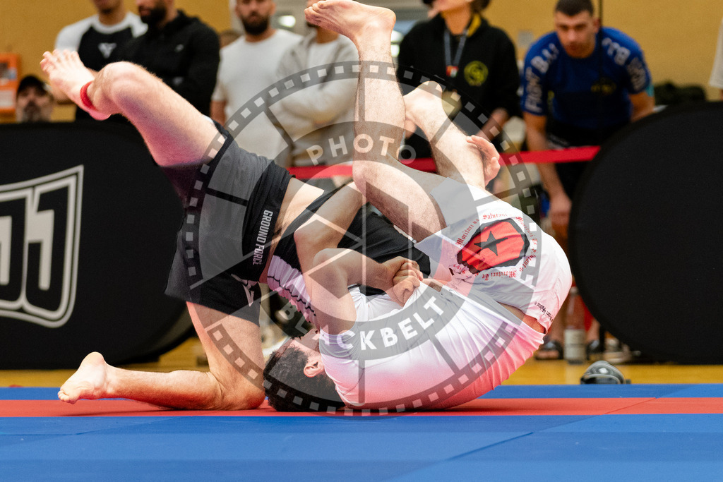 20231118PBB13534 | Fighters compete during the AJP Tour 600 Frankfurt Championship in Frankfurt/Main, Germany, on November 18, 2023.