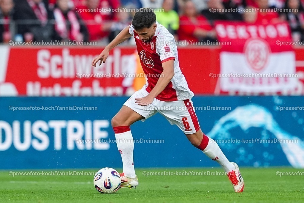 xYDR01082501109 | 01.08.2025, xydrx, Fußball, 3.Liga, Rot-Weiss Essen - TSV 1860 München, Saison 2025 2026, Stadion an der Hafenstraße:  Ahmet Arslan (Rot-Weiss Essen #6)  DFB regulations prohibit any use of photographs as image sequences and or quasi-video.