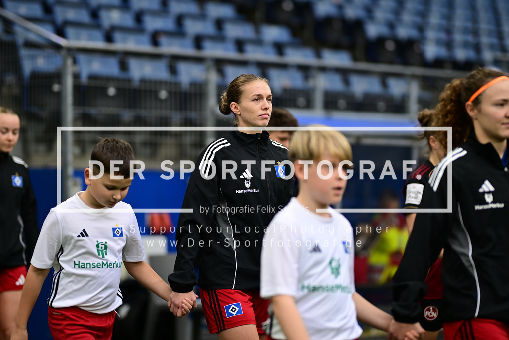 Fußball I Frauen I Saison 2025-2026 I Bundesliga I 10. Spieltag I Hamburger SV - 1. FC Nürnberg I 44255 | Portrait, Porträt, Portraitaufnahme, Personenfoto, Einzelbild, Einzelfoto, Halbportrait:  Annalena Carolina Wucher (15, Hamburger SV) - Realized with Pictrs.com