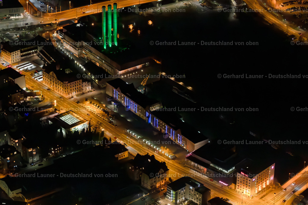 3901917 | Der Kulturspeicher ist ein ehemaliger Getreidespeicher am Alten Hafen der Stadt Würzburg. Das Gebäude wurde in den Jahren 1996 bis 2002 zu einem Kulturzentrum umgebaut, Nachtaufnahme