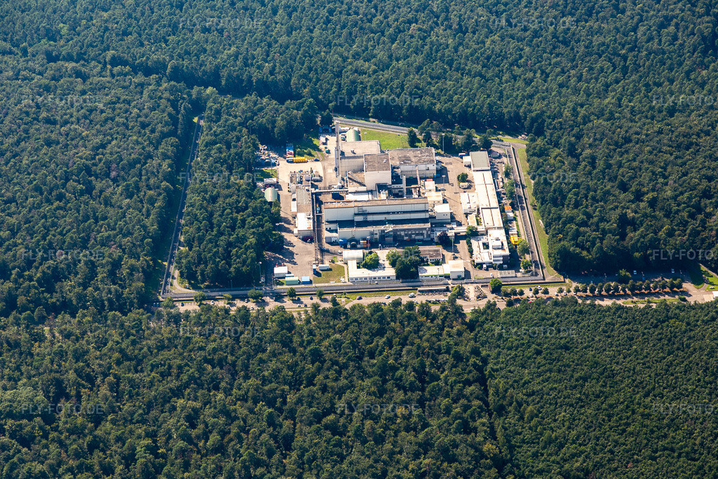 Luftbild: Technische Anlagen im Industriegebiet KIT-Campus Nord: WAK-Anlage (ehemalige Wiederaufarbeitungsanlage Karlsruhe) der Kerntechnische Entsorgung Karlsruhe GmbH in Linkenheim-Hochstetten im Ortsteil Leopoldshafen in Eggenstein-Leopoldshafen im Bundesland Baden-Württemberg in Deutschland. Foto: IMG_128047.jpg vom 12.08.2021 durch Werner Riehm/FLY-FOTO.de
