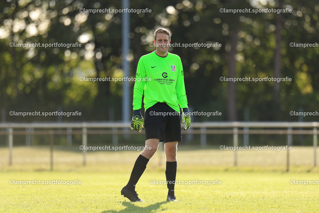 Fußball I Herren I Saison 2025-2026 I Kreisklasse A Süd-Ost I 6. Spieltag I SG Scharbeutz-Pönitz - VfL Bad Schwartau I 13.09.2025.084 | Kevin Hilbert (18, SG Scharbeutz/Pönitz) - Realisiert mit Pictrs.com