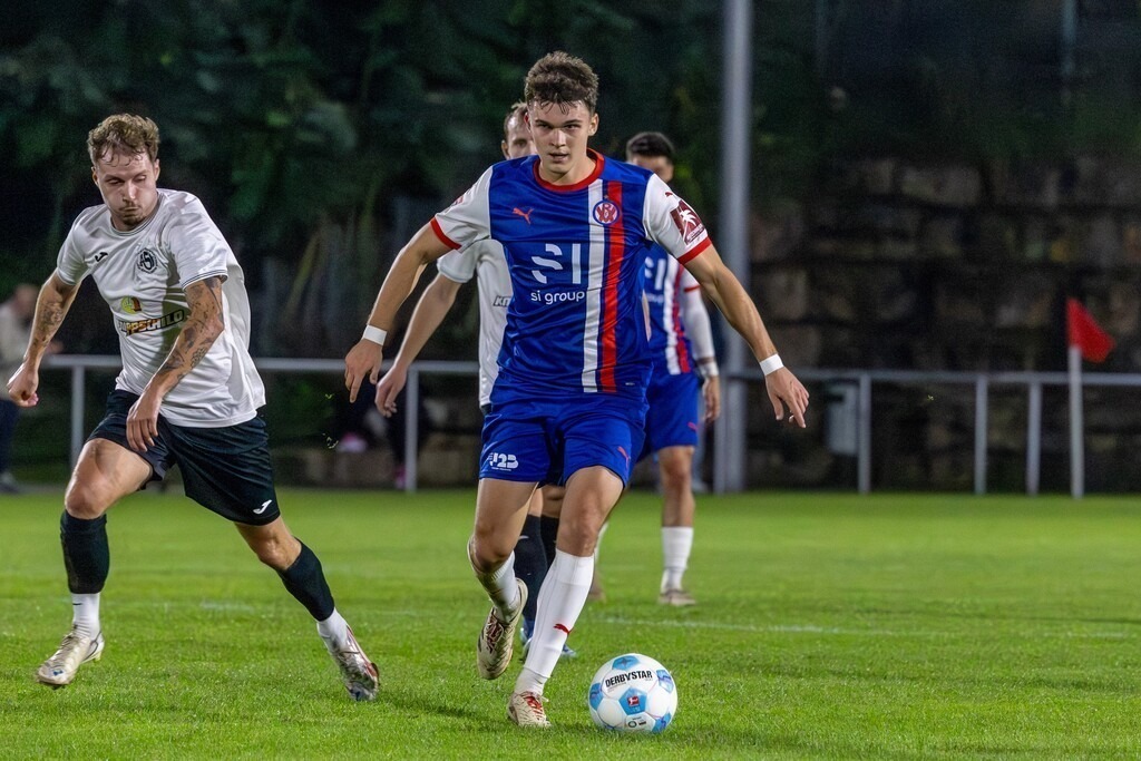 Fußball, Badischer Pokal 2025/26, Viertelfinale: ASV Eppelheim gegen VfR Mannheim***Am Ball: Kevin Krüger (8, VfR Mannheim) | Fußball, Badischer Pokal 2025/26, Viertelfinale: ASV Eppelheim gegen VfR Mannheim***Am Ball: Kevin Krüger (8, VfR Mannheim) - Realisiert mit Pictrs.com