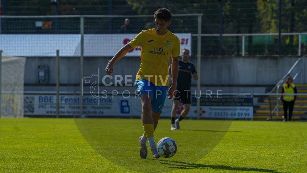 Fußball, Herren, Saison 2025/2026, Regionalliga Nordost, 10. Spieltag, FSV 63 Luckenwalde vs. BSG Chemie Leipzig, Samstag 27.09.2025, Werner-Seelenbinder-Stadion Luckenwalde, | Fußball, Herren, Saison 2025/2026, Regionalliga Nordost, 10. Spieltag, FSV 63 Luckenwalde vs. BSG Chemie Leipzig, Samstag 27.09.2025, Werner-Seelenbinder-Stadion Luckenwalde, Im Bild: Mike Bachmann (Luckenwalde) - Realisiert mit Pictrs.com