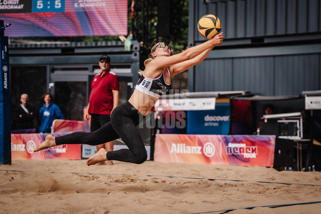 Beachvolleyball | Frauen | Allianz German Beach Tour 2025 | Tourstop Düsseldorf | 17.05.2025 | Anna-Chiara Reformat springt zum Ball