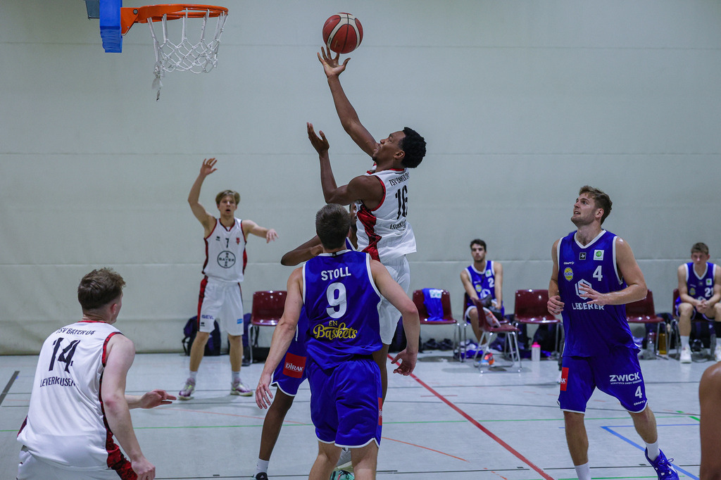 Regio Test BAYER GIANTS vs EN Baskets Schwelm-93 | Fotos von Basketballspielen aus dem Raum NRW fotografiert von Gero Mueller-Laschet und Daniel Schaefer - Realisiert mit Pictrs.com