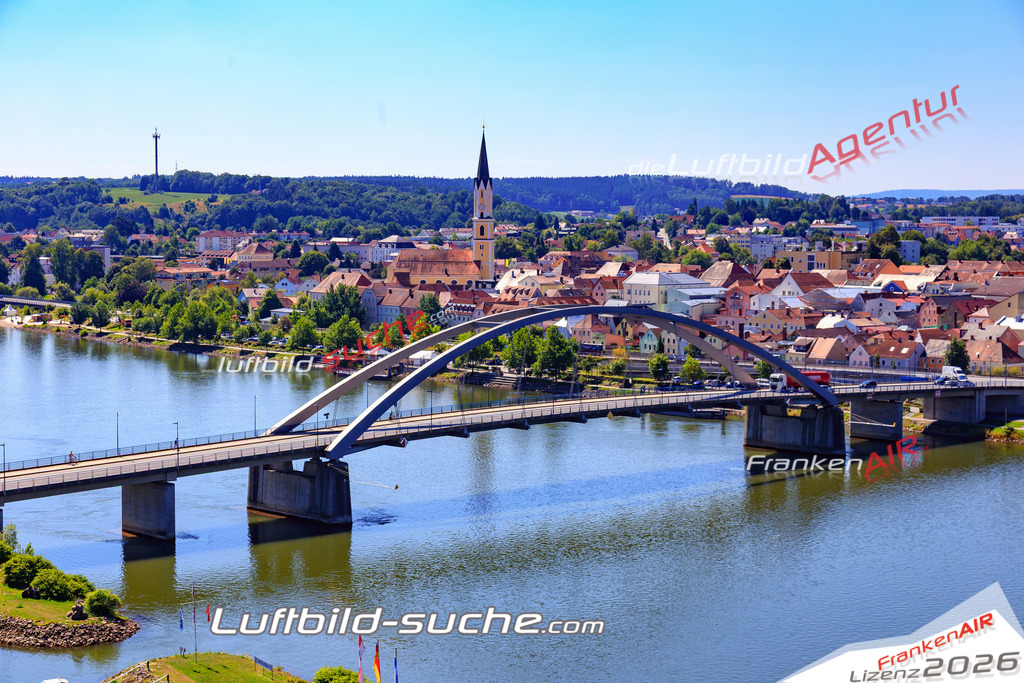 Die Luftaufnahme Marienbruecke -  wurde 2017 mittels Flugzeug (keine Drohne) erstellt. Perfekte Schärfe und Druck- Auflösung- Garantiert!